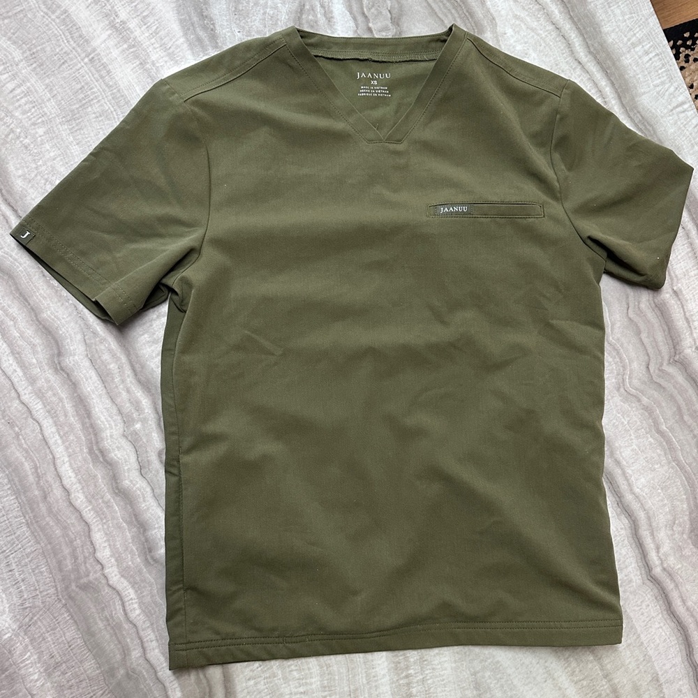 STUNNING Jaanuu Scrubs